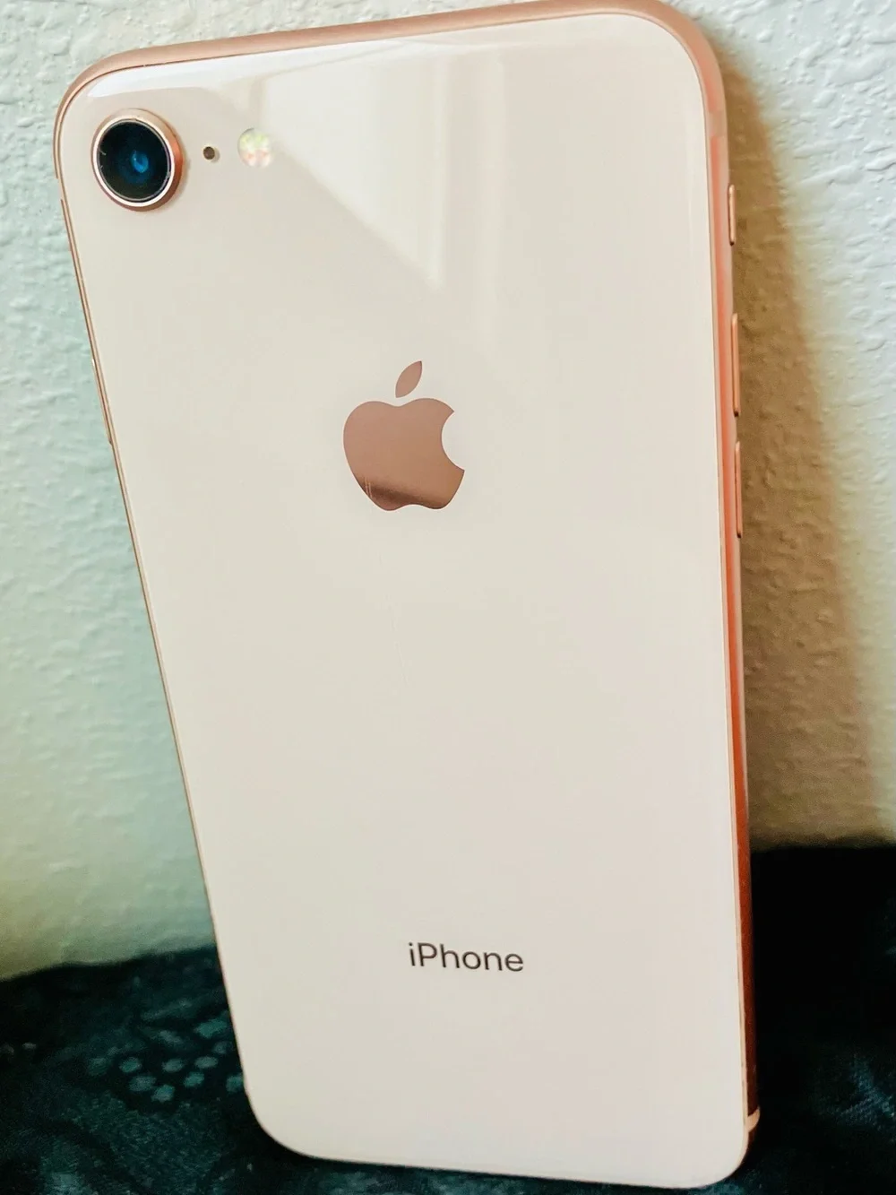 Apple iPhone 8- Rose Gold